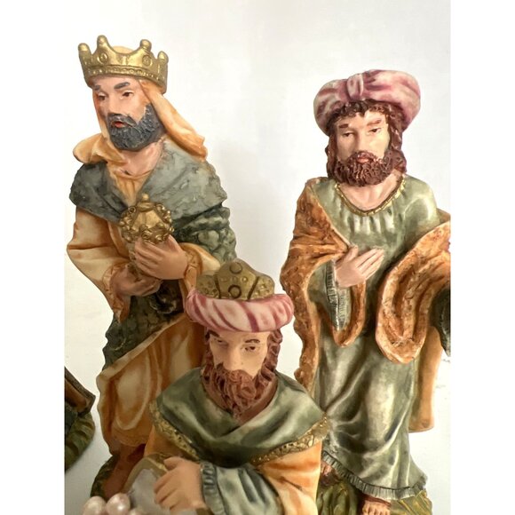 Vtg Small Hand-Painted Nativity Set Holy Family Mary Joseph Jesus Wisemen - Picture 4 of 8